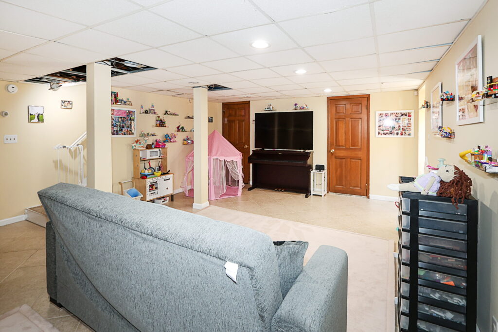 60 Roosevelt Ave, Glen Head 34 60 Roosevelt Ave, Glen Head 34