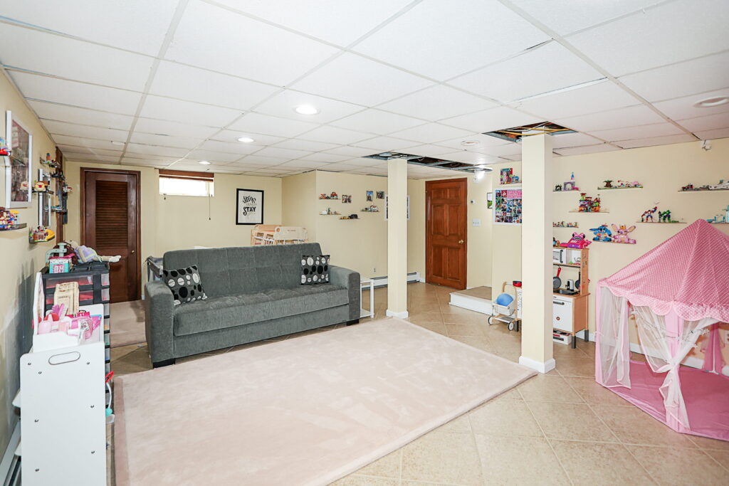 60 Roosevelt Ave, Glen Head 35 60 Roosevelt Ave, Glen Head 35